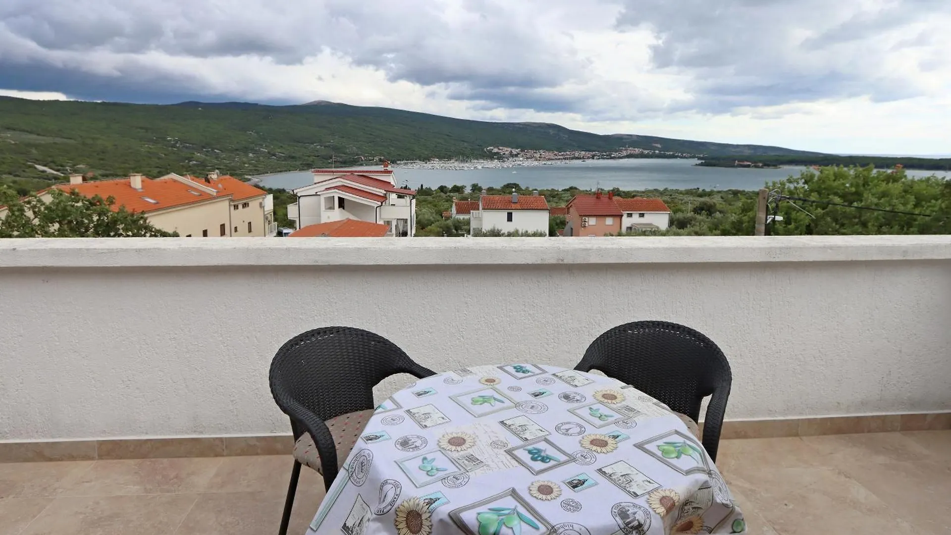 Apartments With A Parking Space Kornic, Krk - 415  Kornić