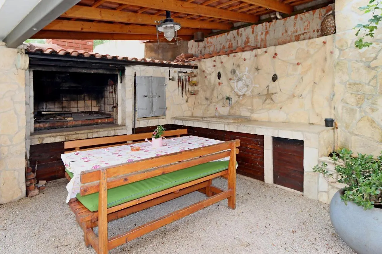 Apartments With A Parking Space Kornic, Krk - 415 Croatia
