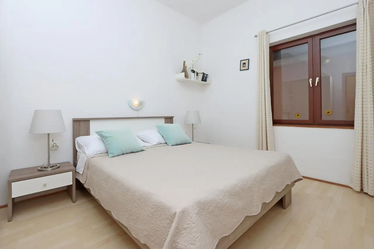 Apartments With A Parking Space Kornic, Krk - 415 Croatia