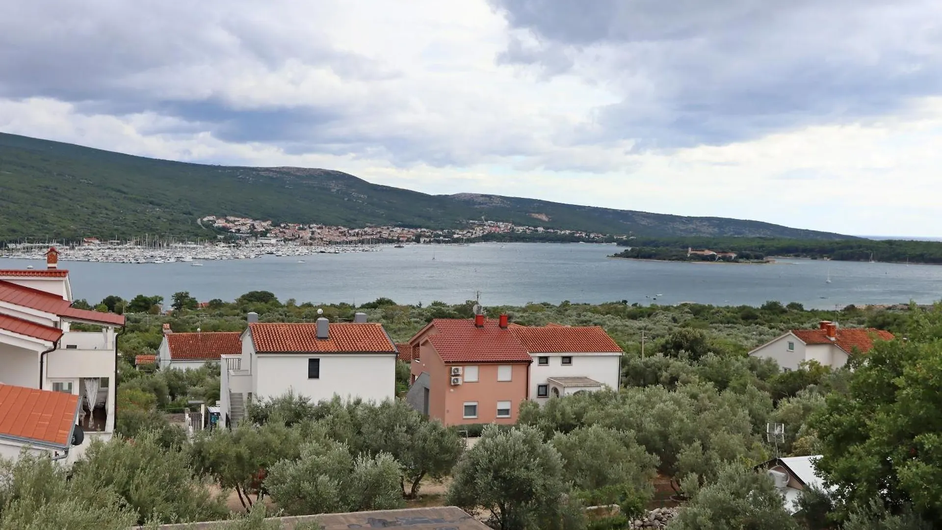 Apartments With A Parking Space Kornic, Krk - 415 Croatia