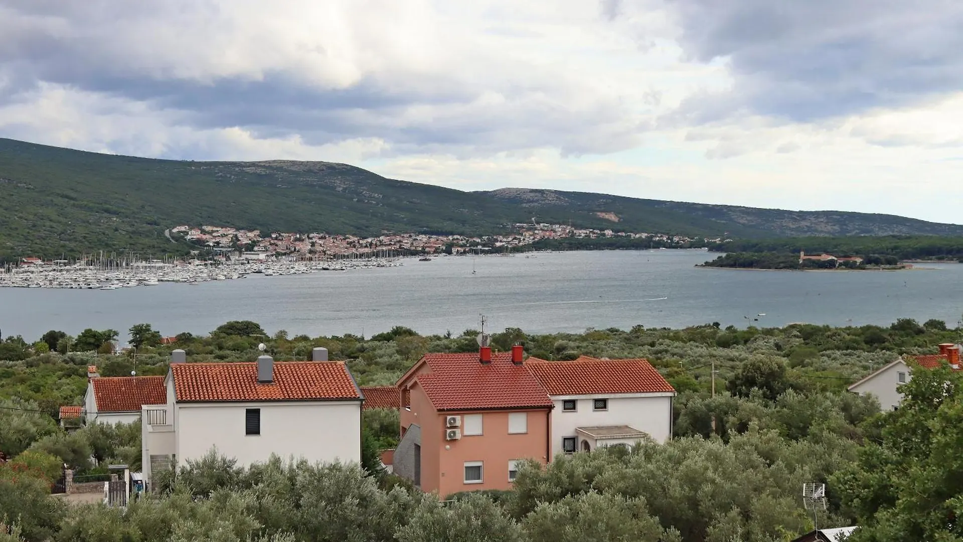 Apartments With A Parking Space Kornic, Krk - 415 Croatia