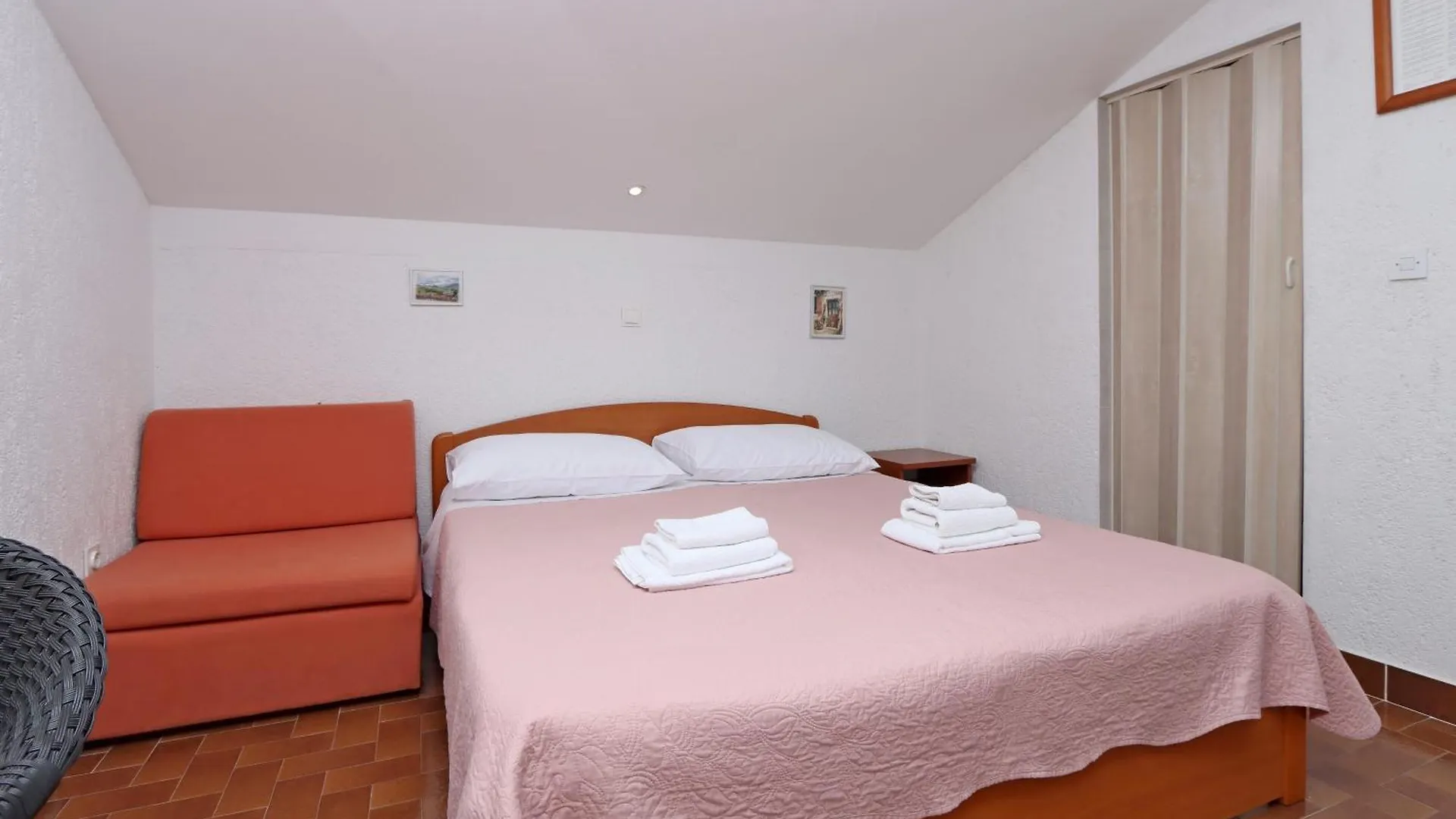 Apartments With A Parking Space Kornic, Krk - 415 Croatia